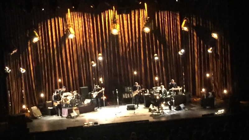 Bob Dylan e la Sua Band sul palco della Hala Vodova.