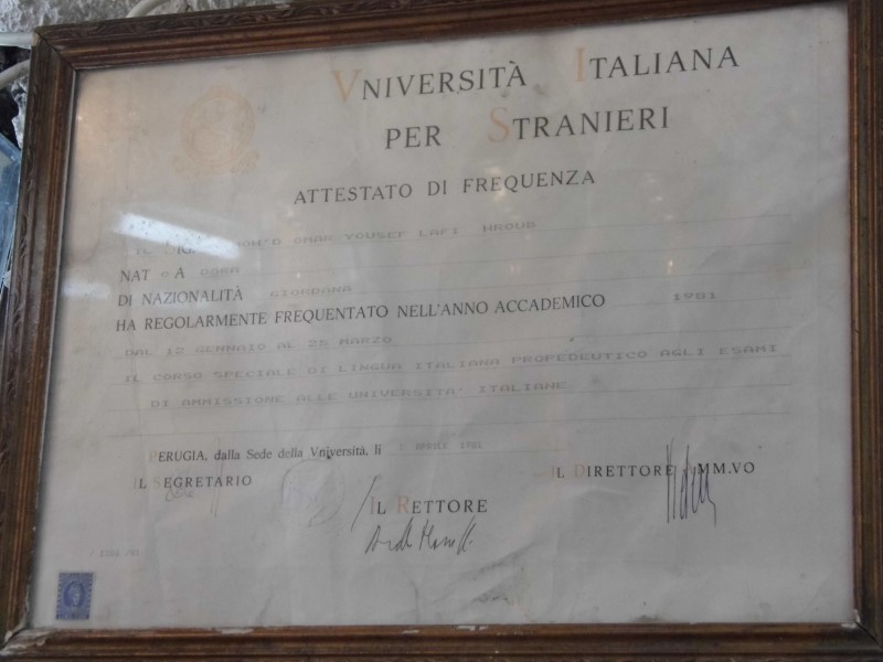 Framed certificate, dating back to 1981, stating that a certain man had completed a course in Italian language at the Università per Stranieri di Perugia.